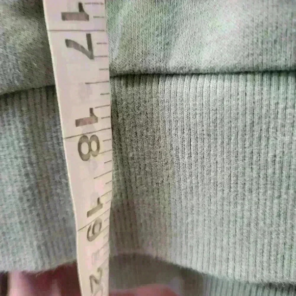 Astradivarius 1/4 zip crop top sweater Woman's sz xs sage green - Picture 2 of 4